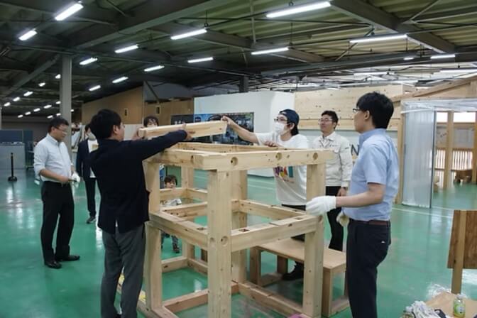 株式会社シンホリ